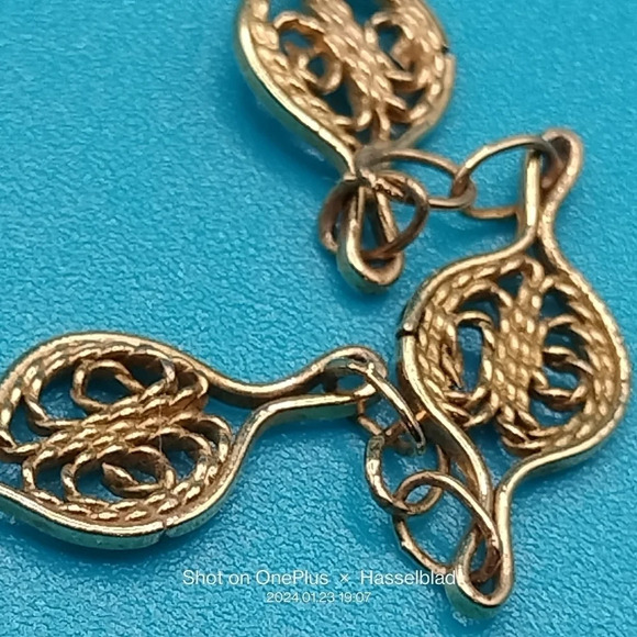 18" Monet Gold Tone Classic Minimalist Filigree Oval Accent Necklace - Picture 1 of 8